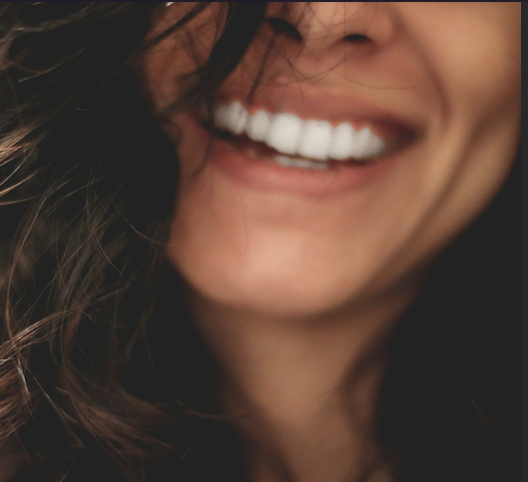 Blanqueador Dental Dazzling White - ¡Sonrisa perfecta!